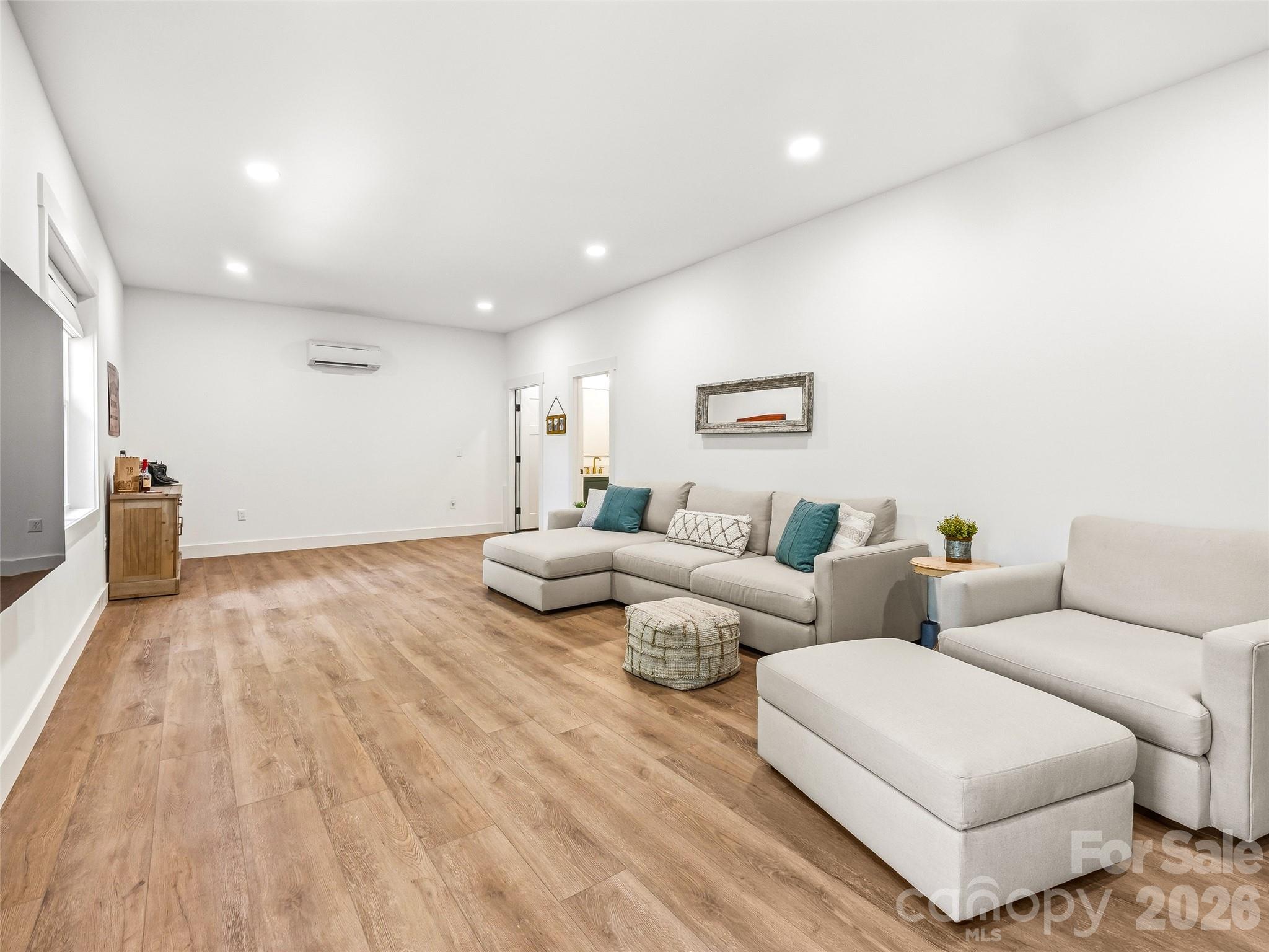181 Byron Forest Drive — Horse Shoe