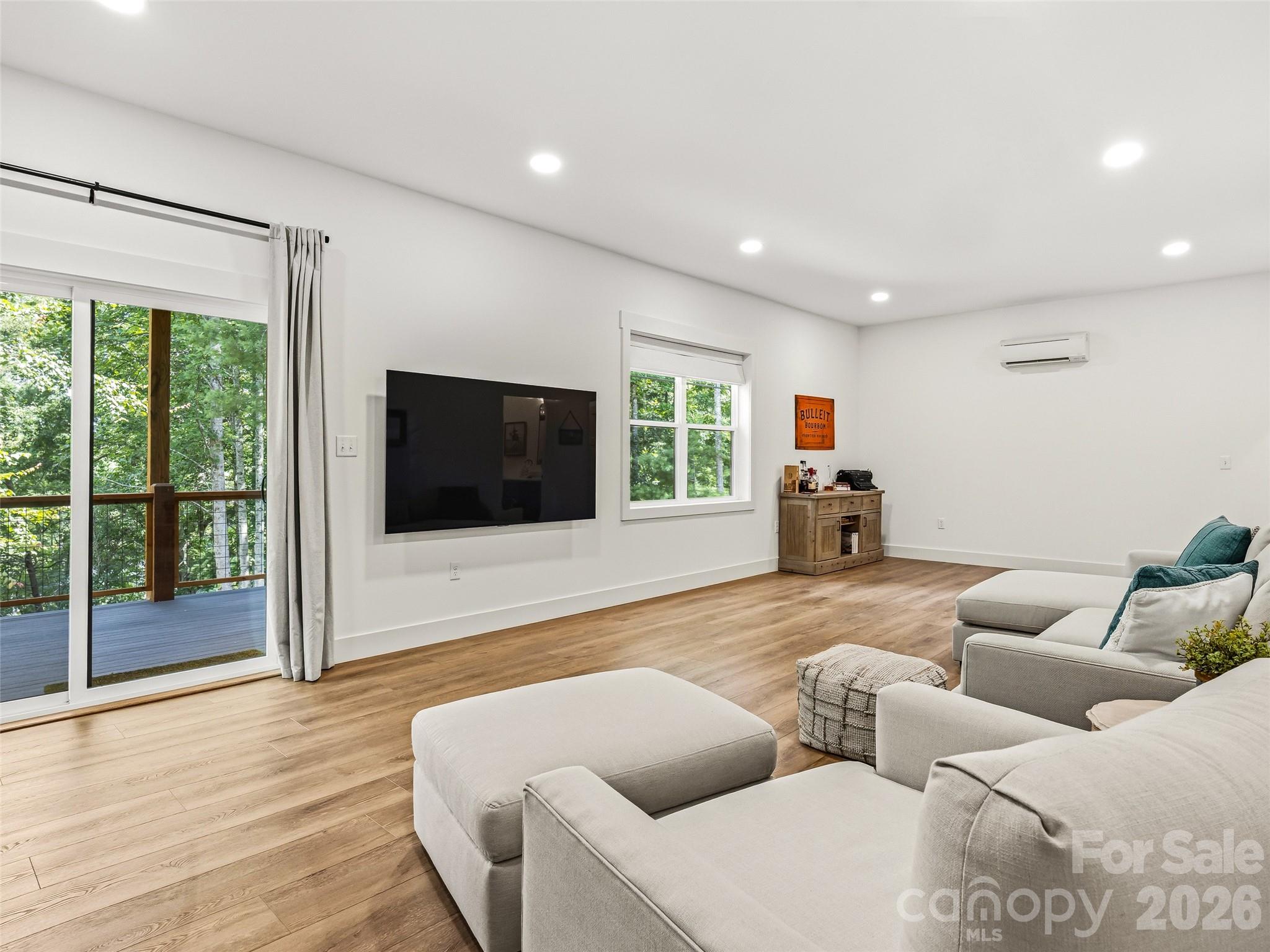 181 Byron Forest Drive — Horse Shoe