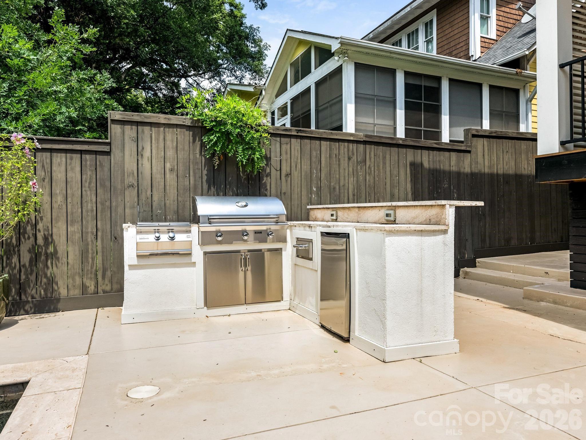 2116 Midwood Place — Charlotte