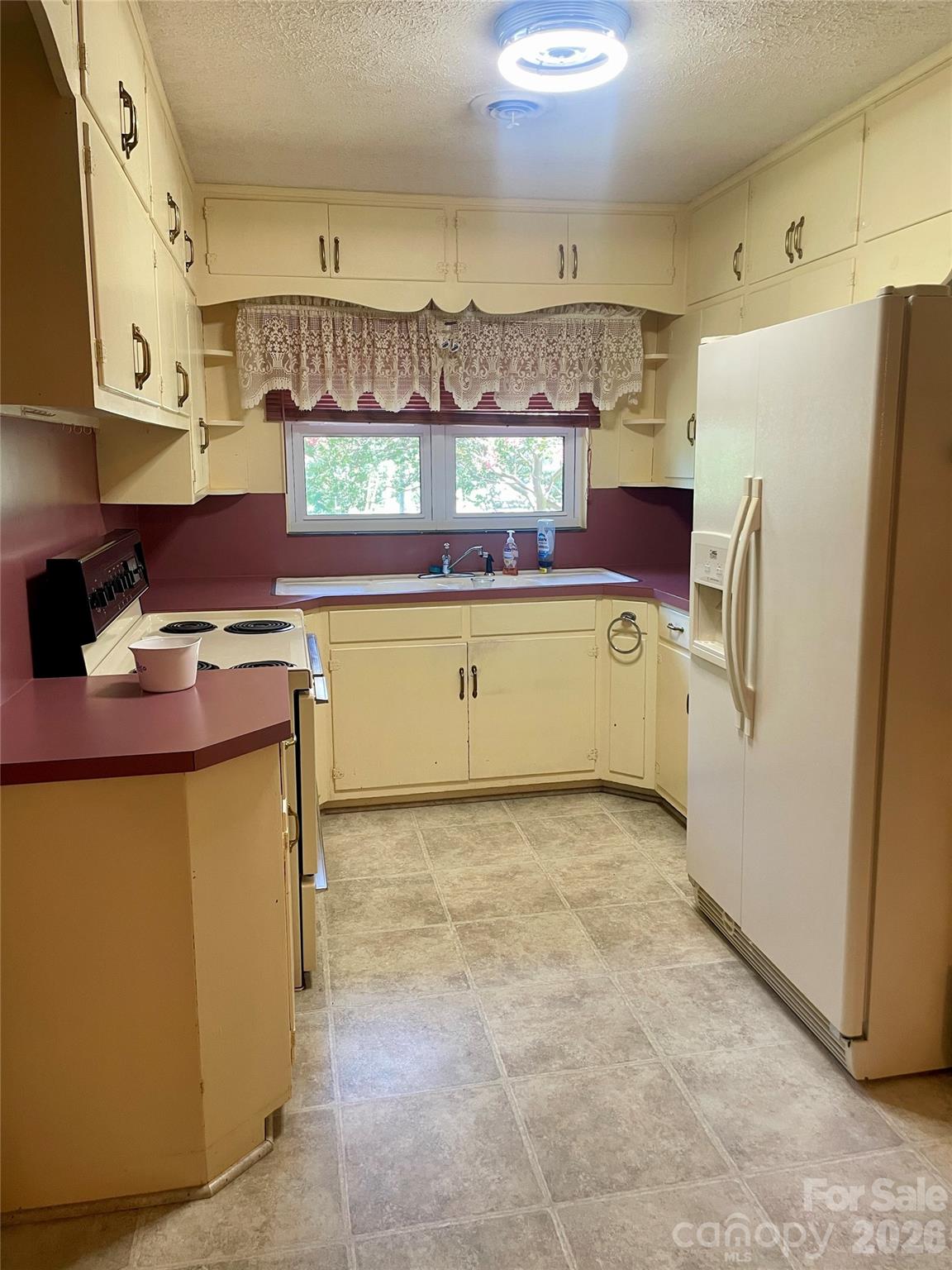 1099 Amherst Road — Morganton