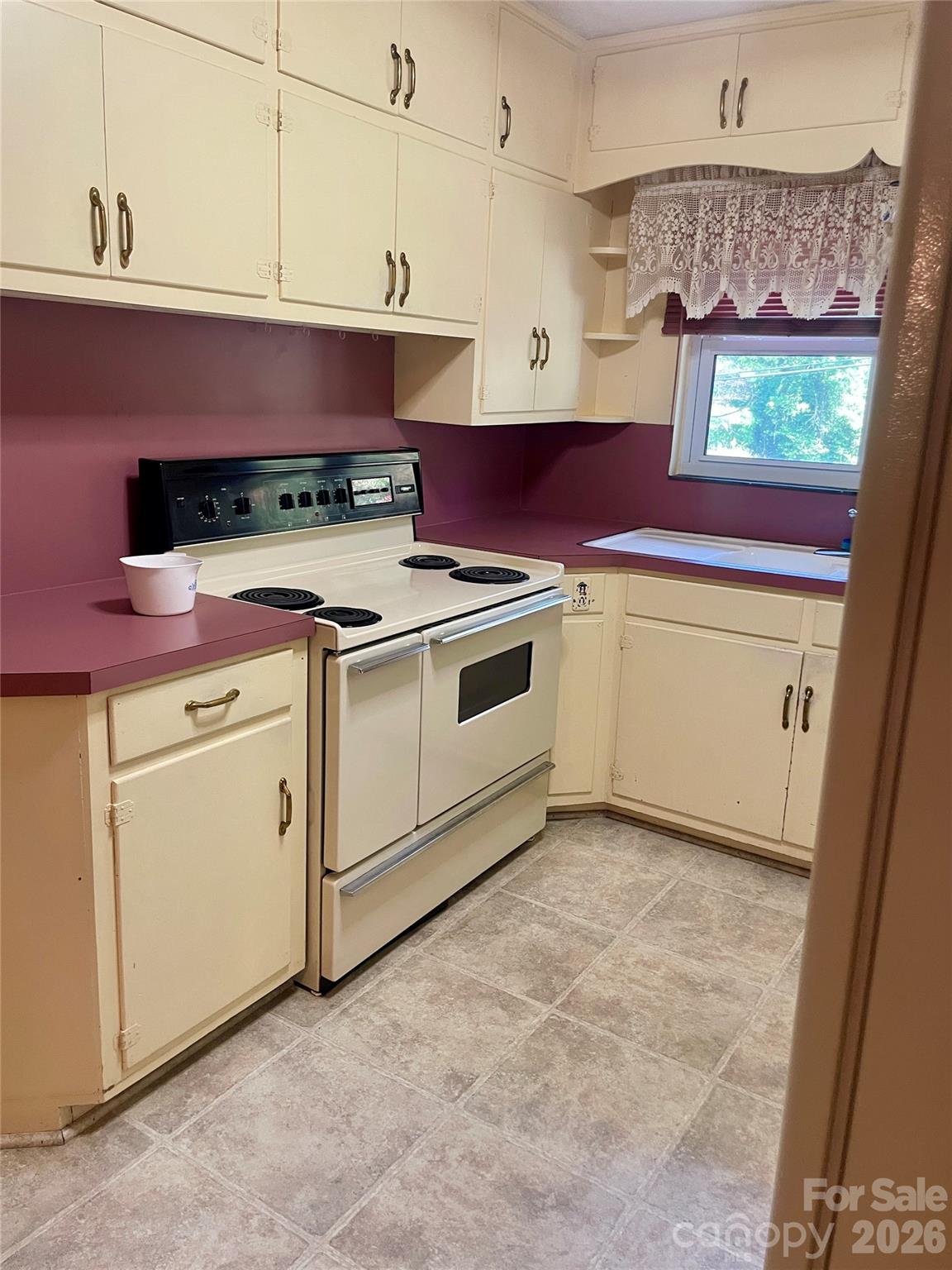 1099 Amherst Road — Morganton