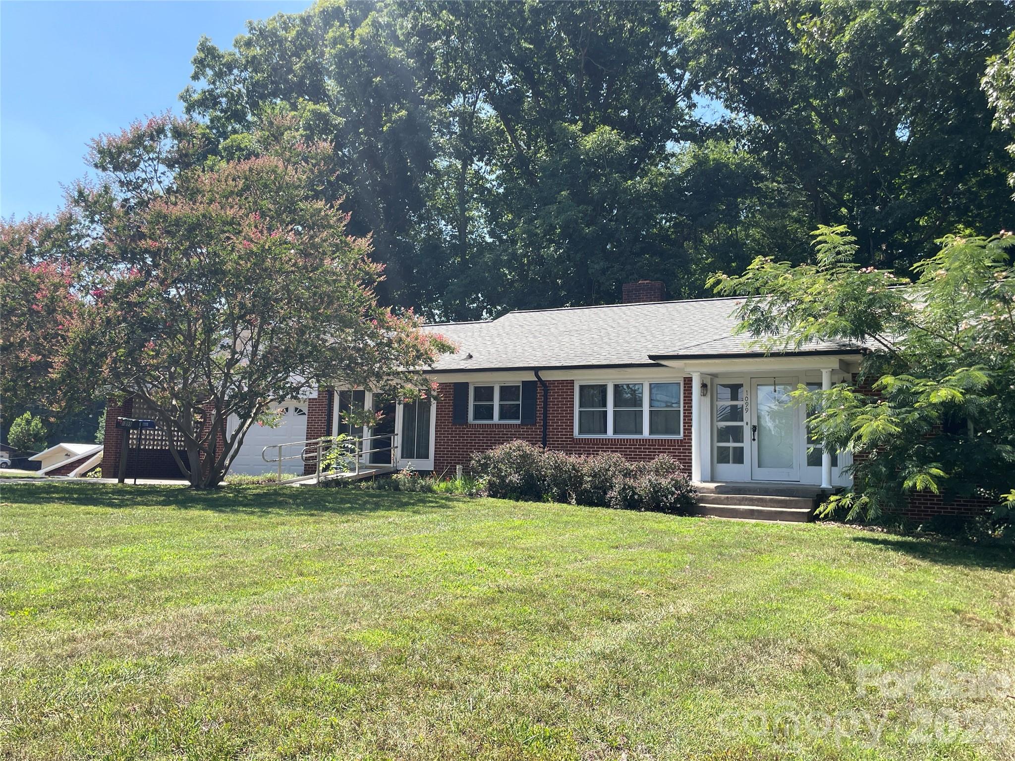 1099 Amherst Road — Morganton