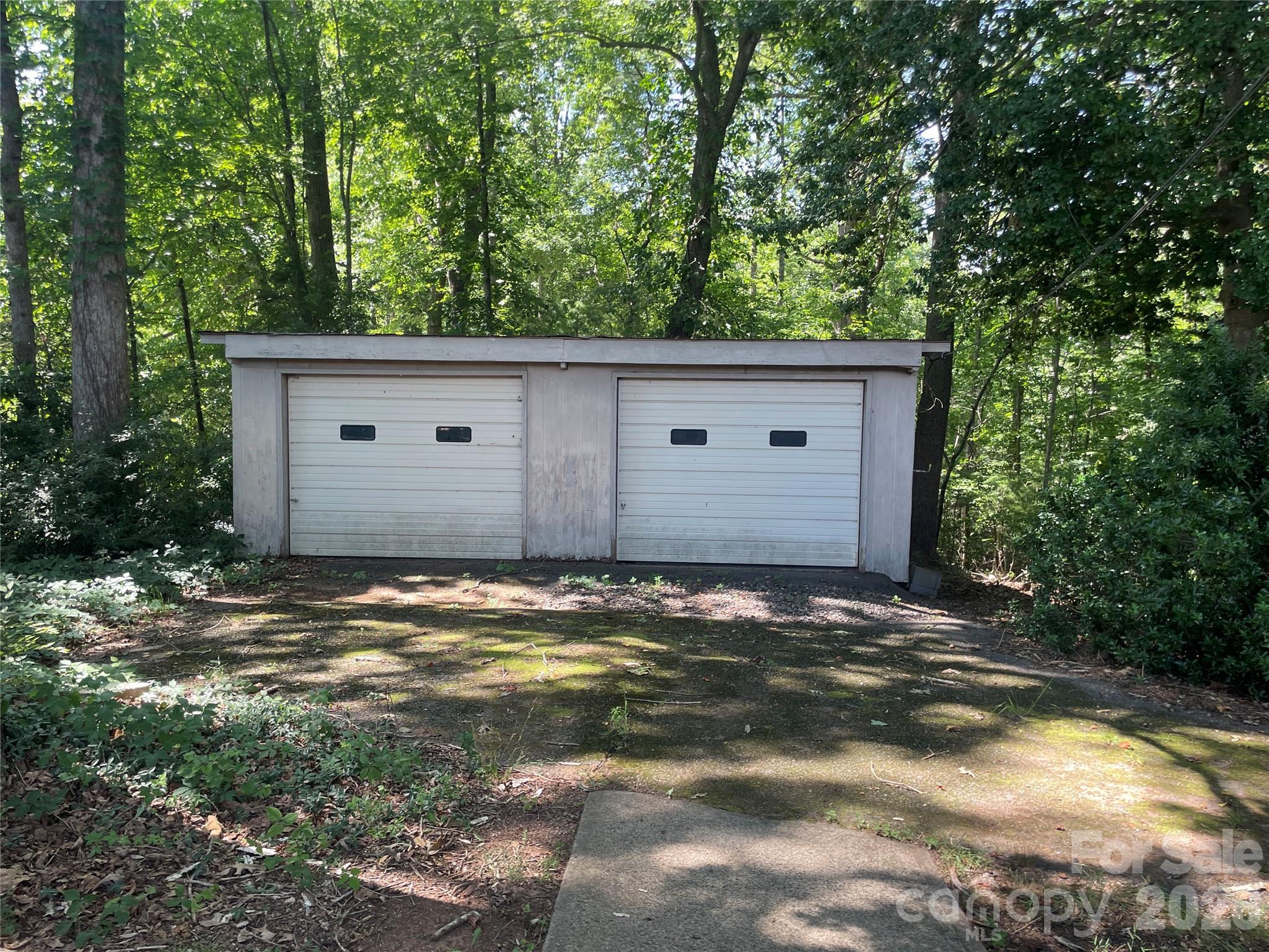 1099 Amherst Road — Morganton