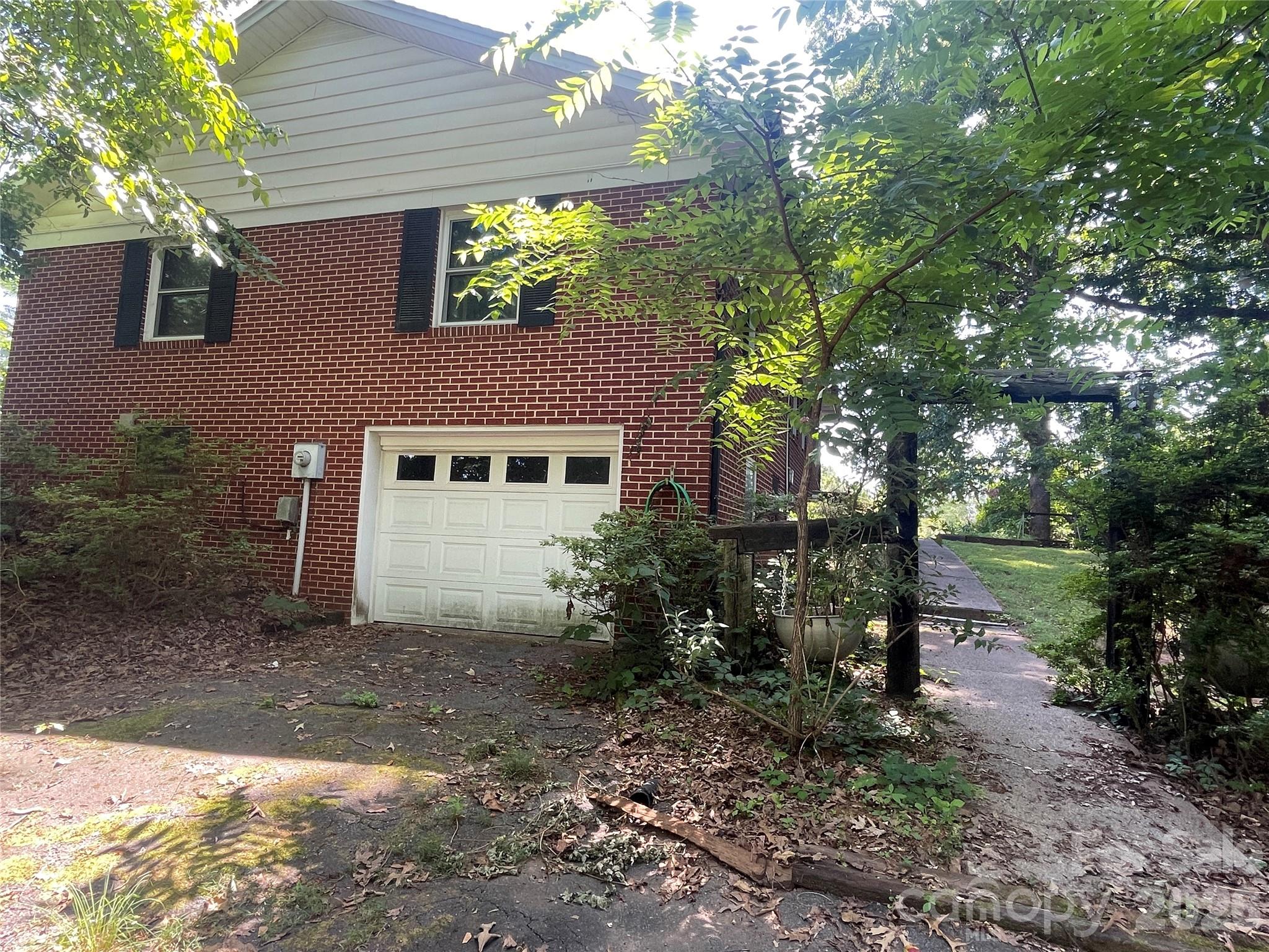 1099 Amherst Road — Morganton