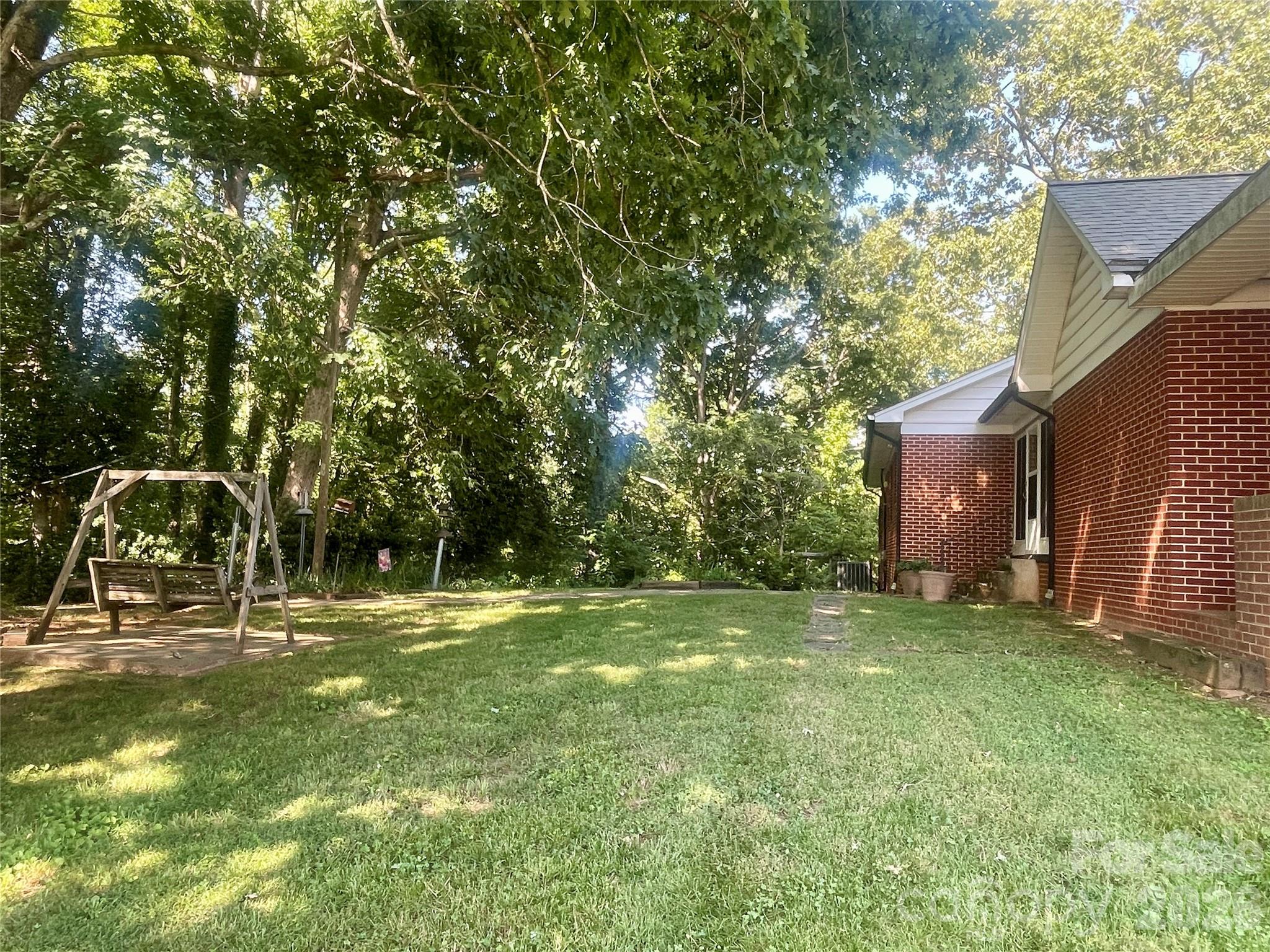 1099 Amherst Road — Morganton