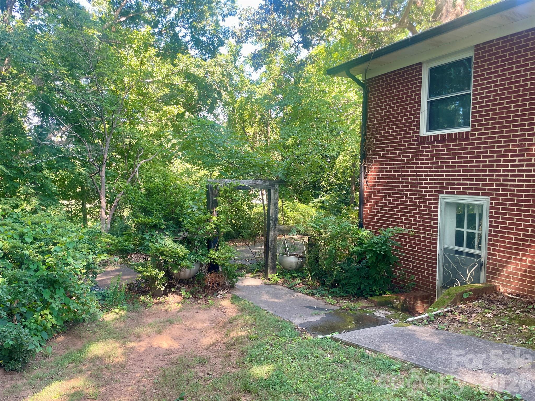 1099 Amherst Road — Morganton