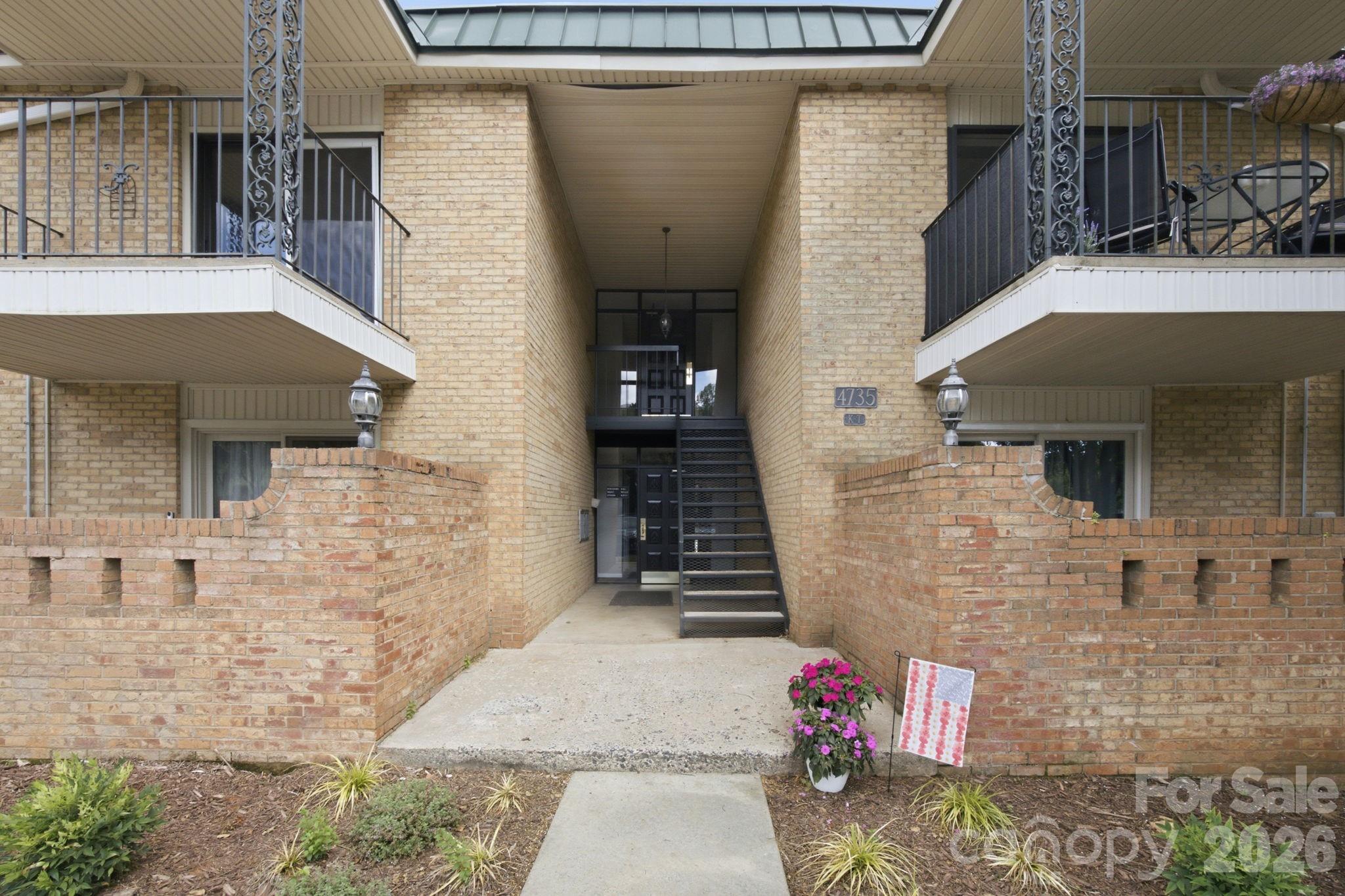 4735 Hedgemore Drive — Charlotte