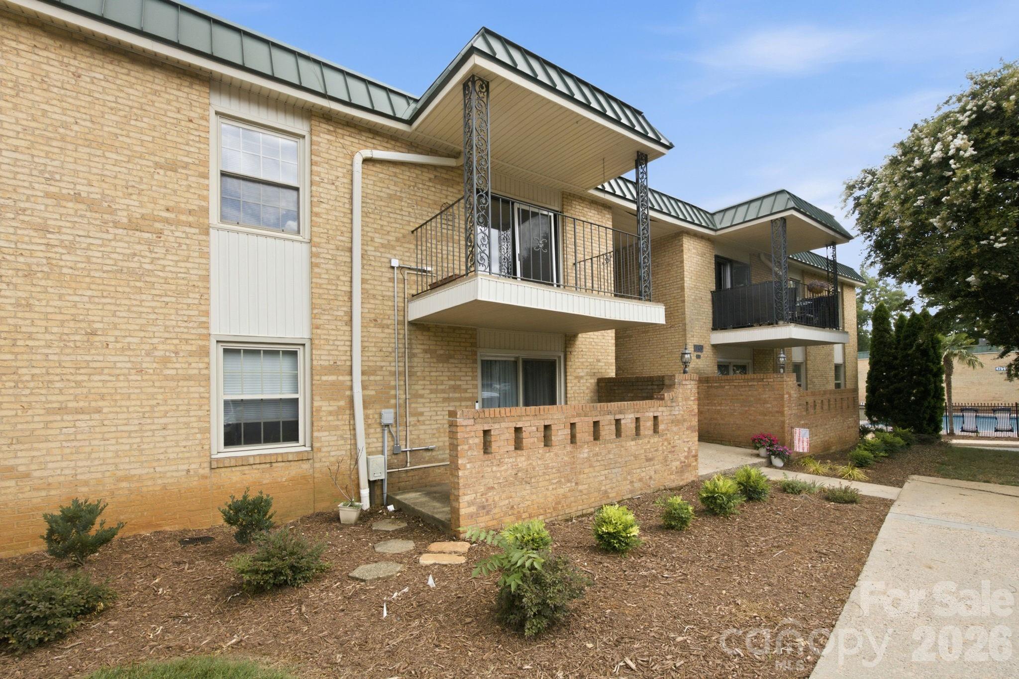 4735 Hedgemore Drive — Charlotte