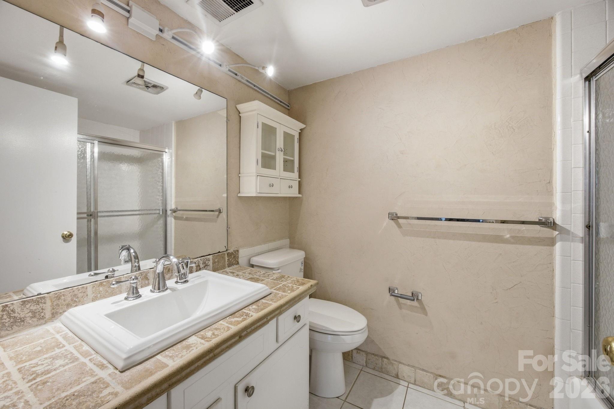 4735 Hedgemore Drive — Charlotte