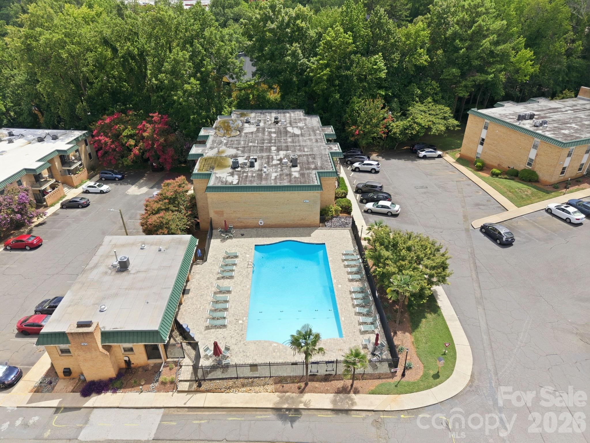 4735 Hedgemore Drive — Charlotte