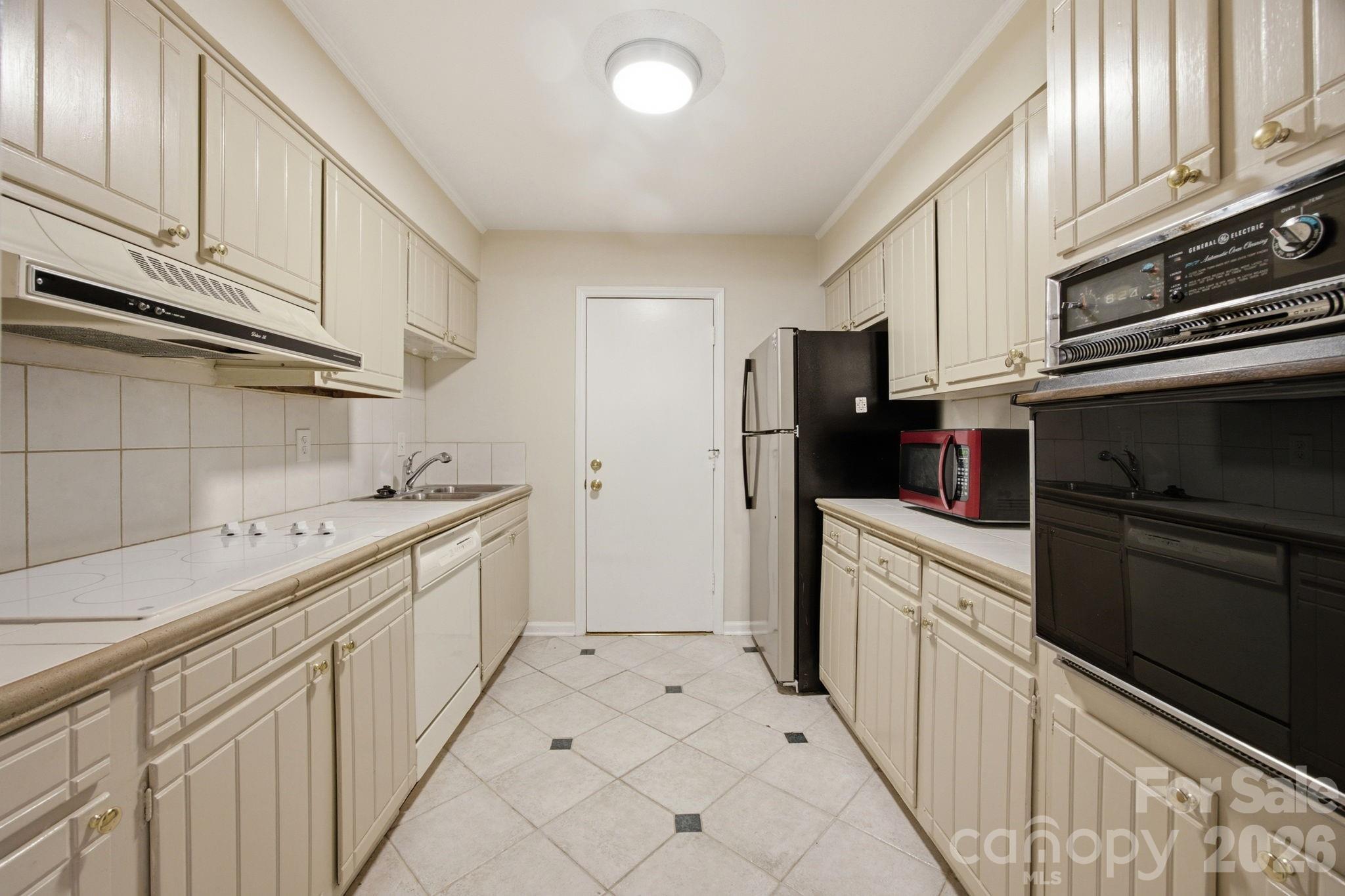 4735 Hedgemore Drive — Charlotte