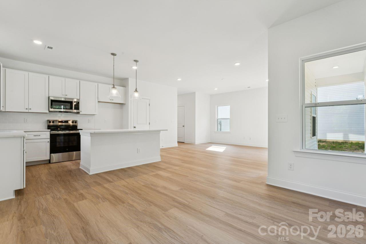 11725 Platon Avenue — Huntersville