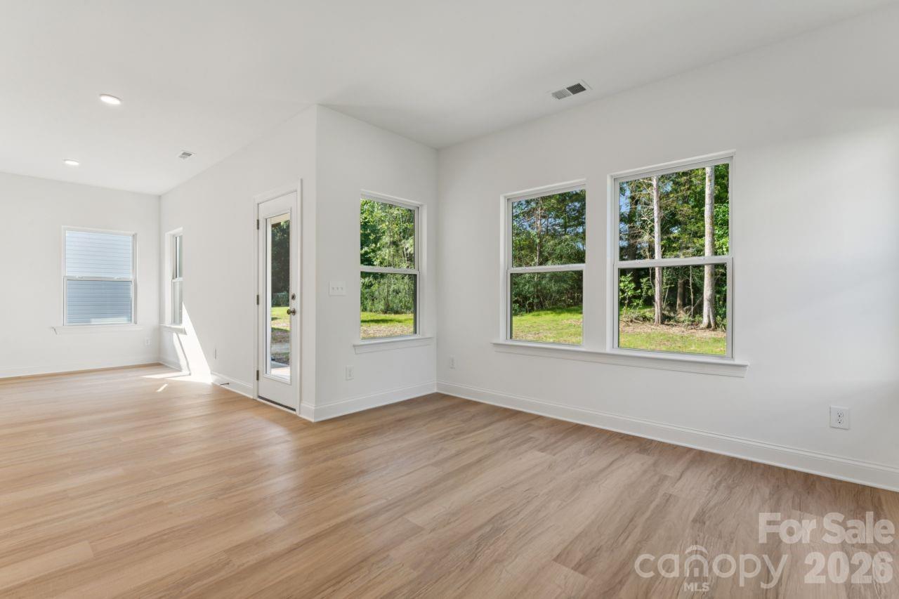 11725 Platon Avenue — Huntersville