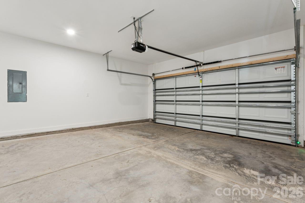 11725 Platon Avenue — Huntersville