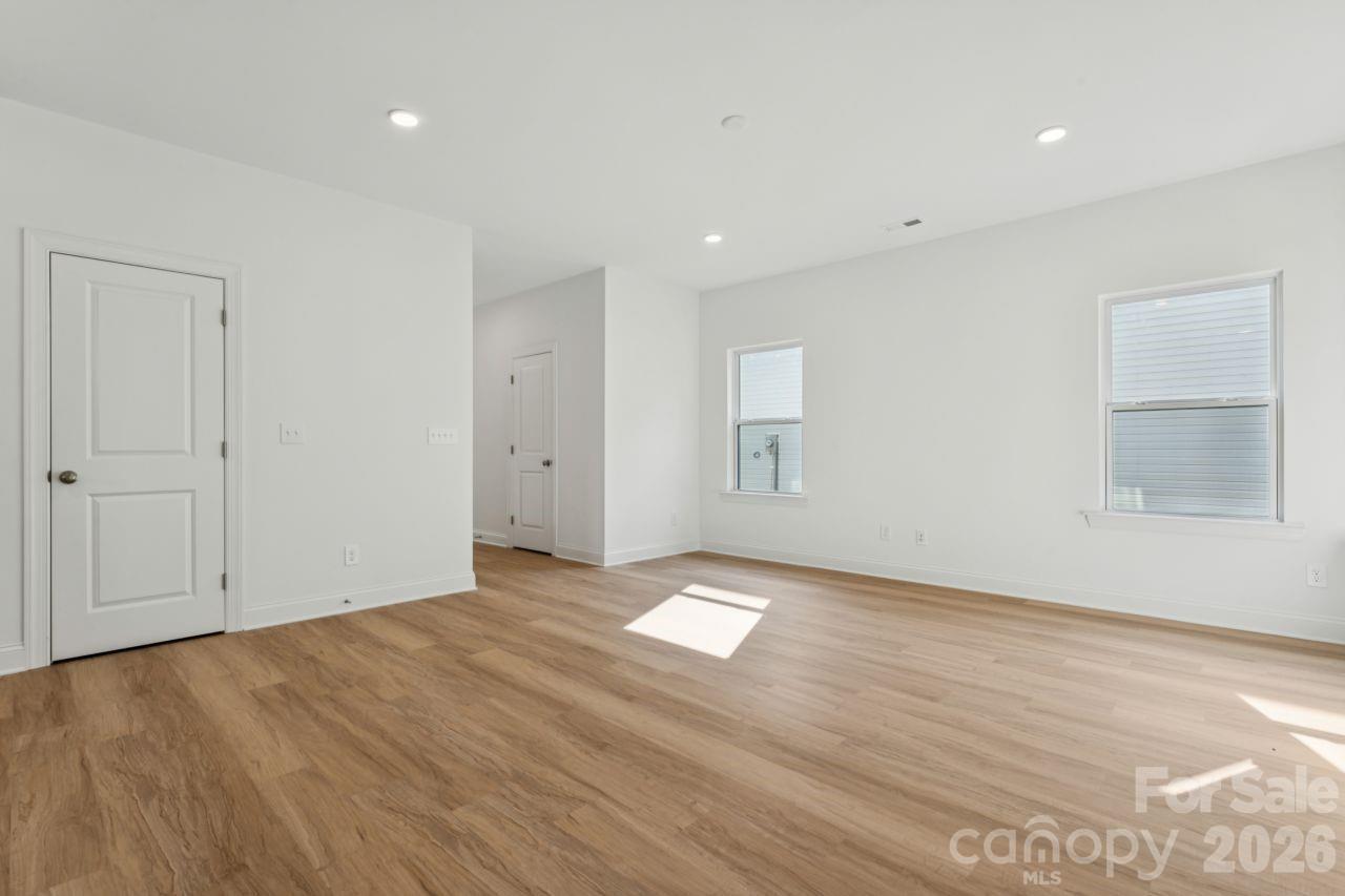 11725 Platon Avenue — Huntersville