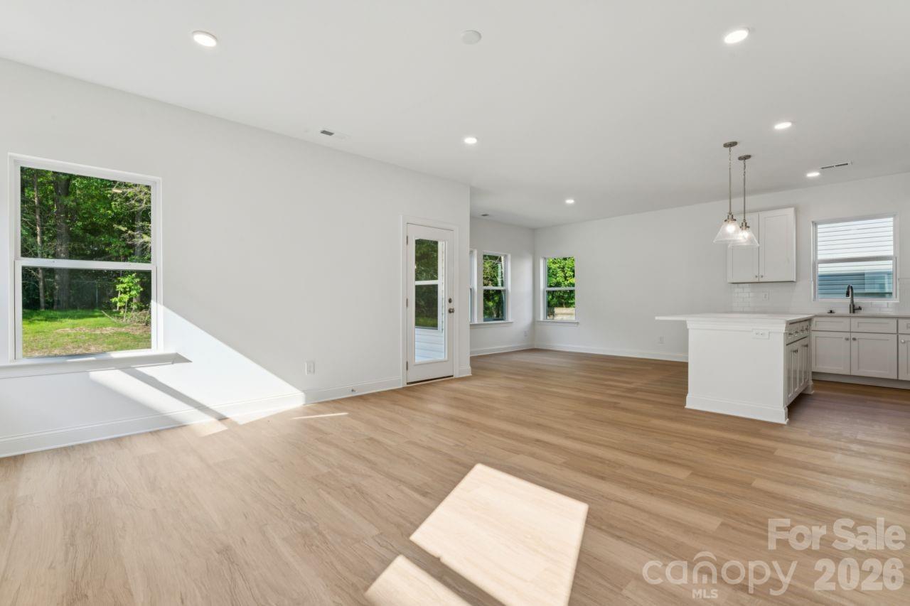 11725 Platon Avenue — Huntersville
