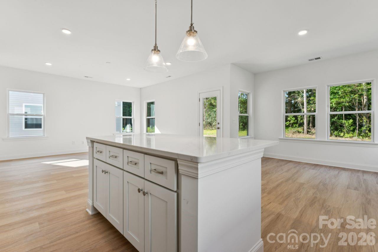 11725 Platon Avenue — Huntersville