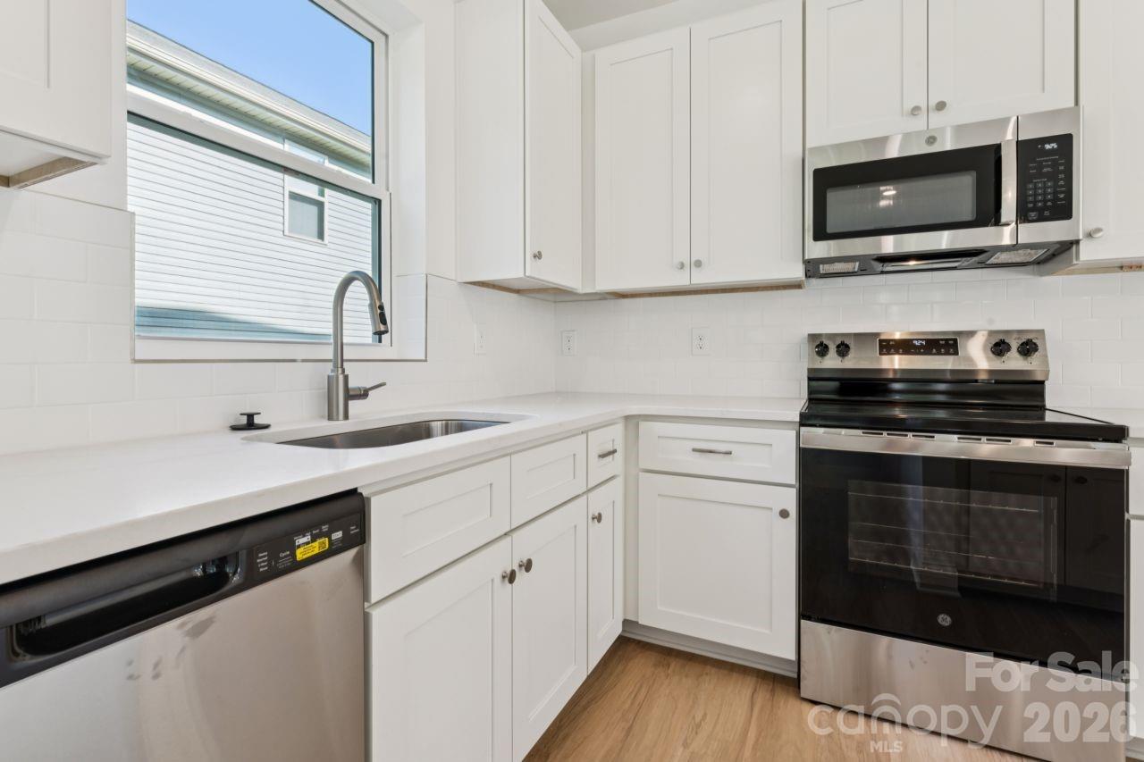 11725 Platon Avenue — Huntersville