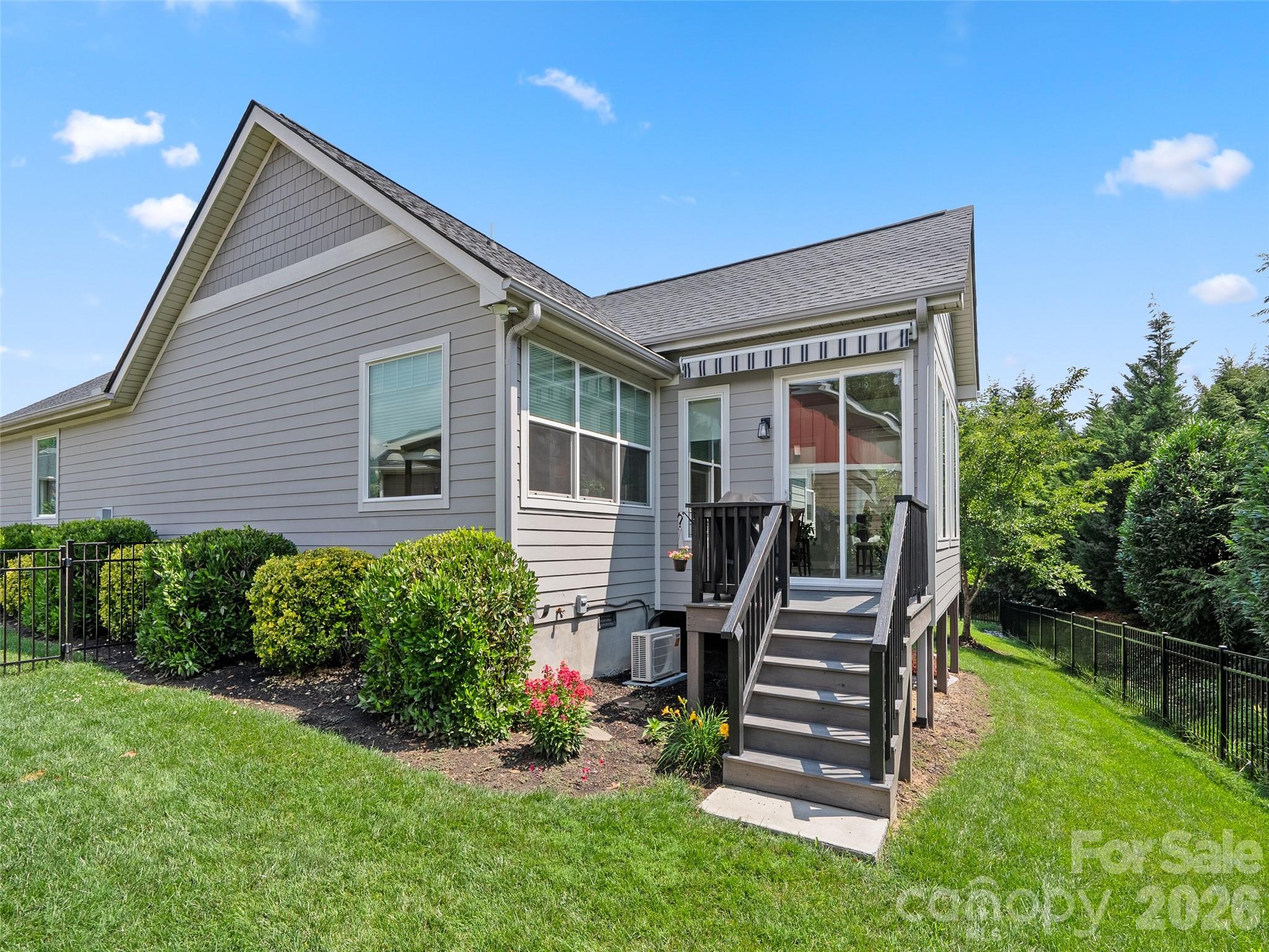 76 S Anvil Avenue — Hendersonville