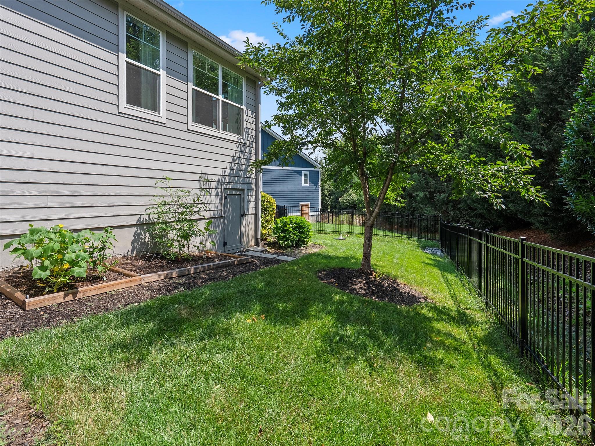 76 S Anvil Avenue — Hendersonville