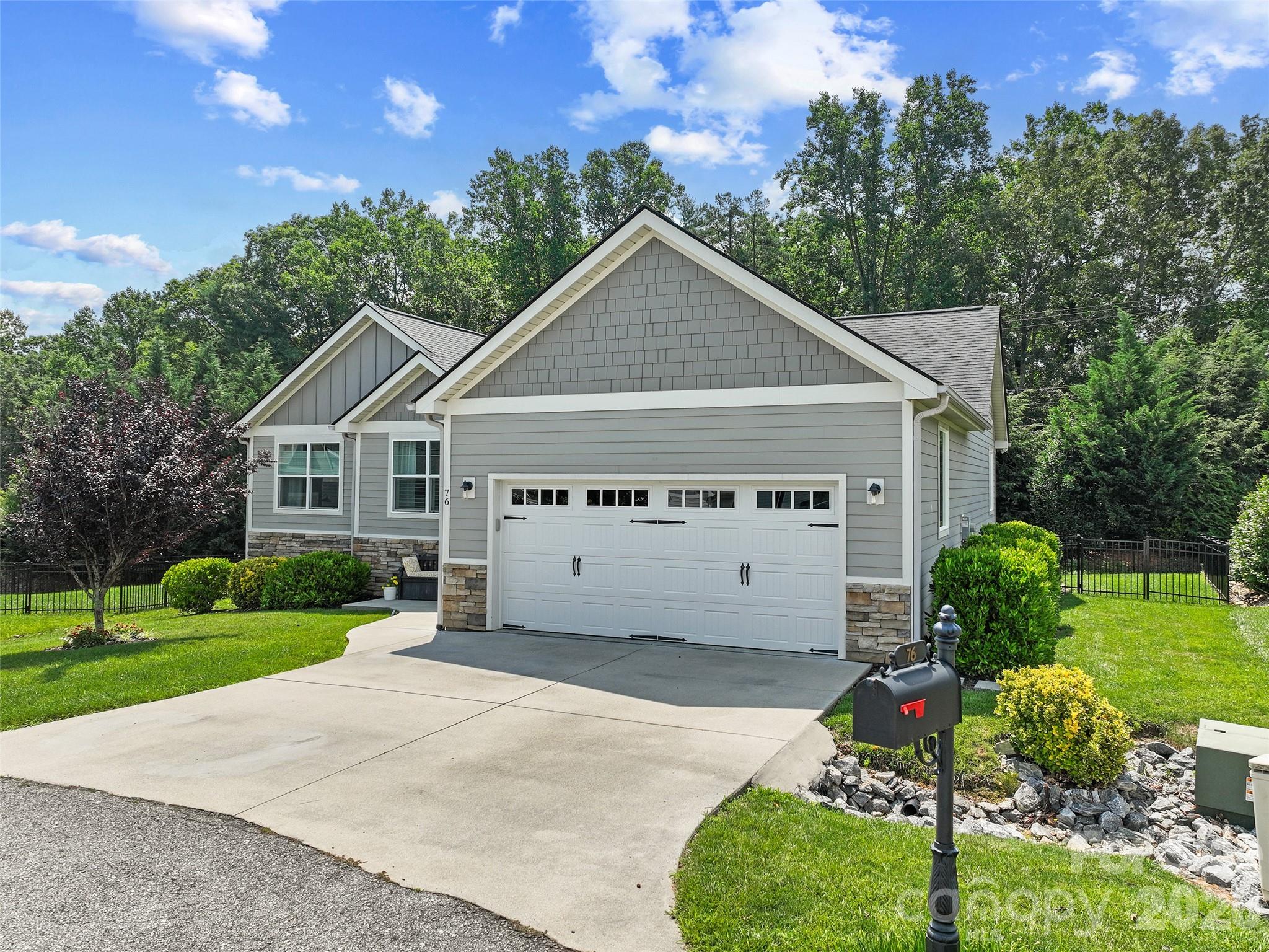 76 S Anvil Avenue — Hendersonville