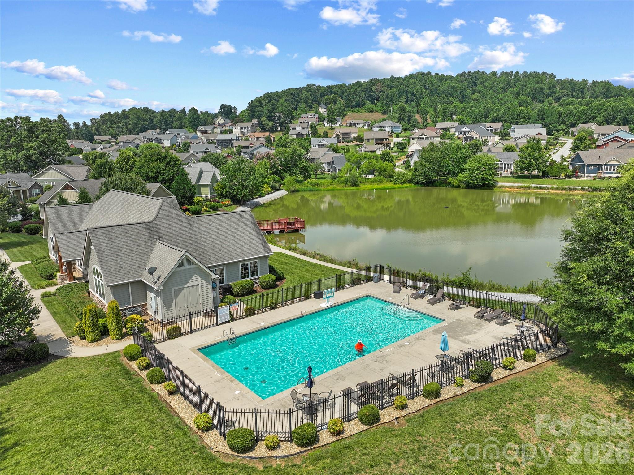 76 S Anvil Avenue — Hendersonville