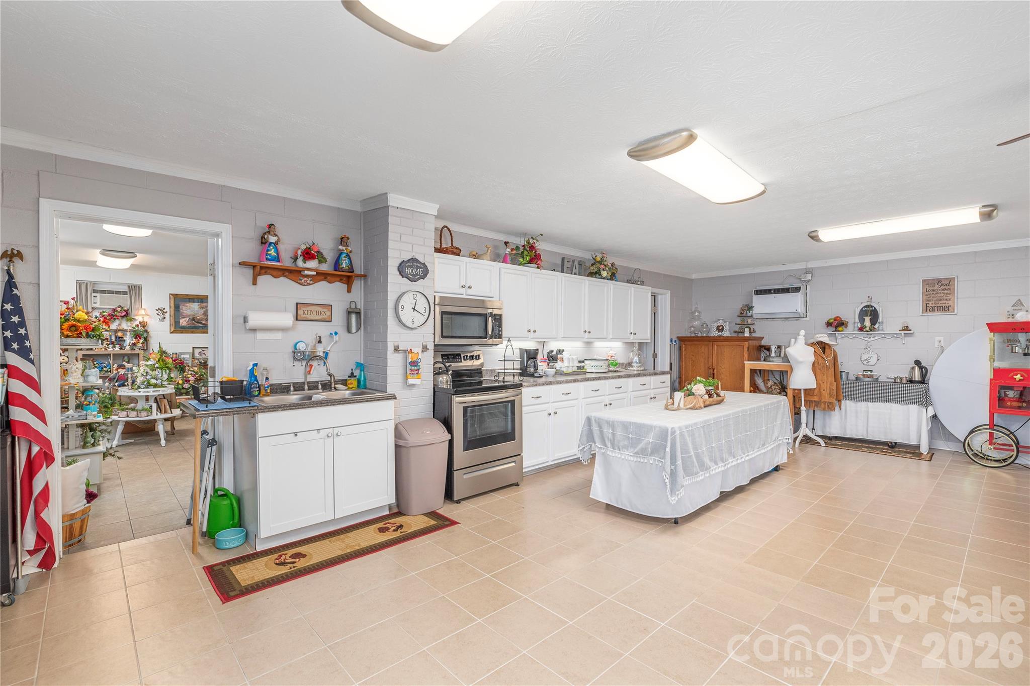 702 Love Joy Road — Canton