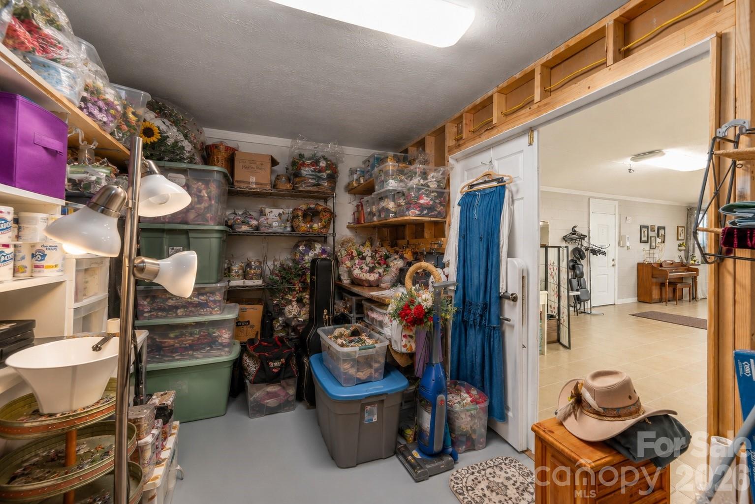 702 Love Joy Road — Canton