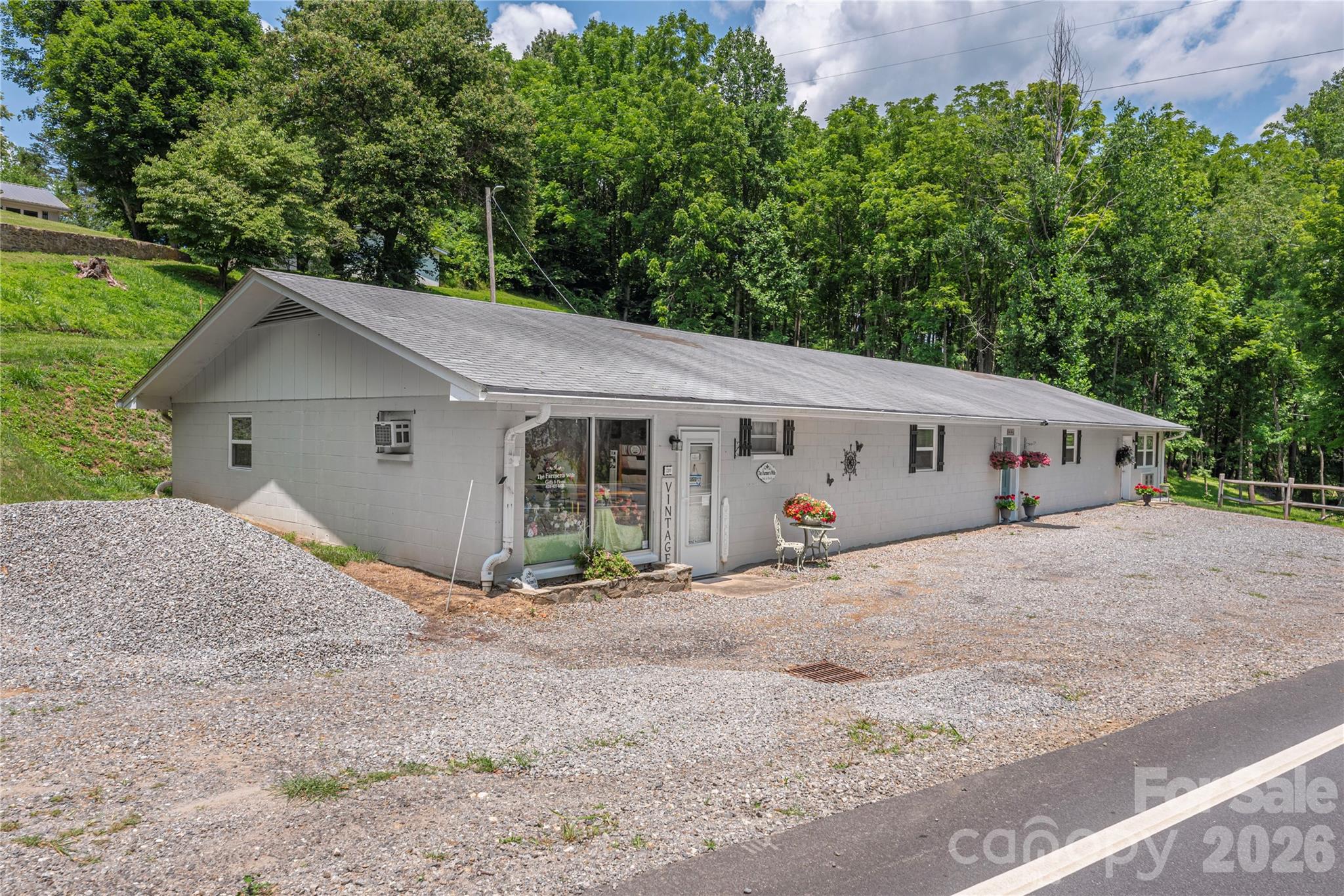702 Love Joy Road — Canton