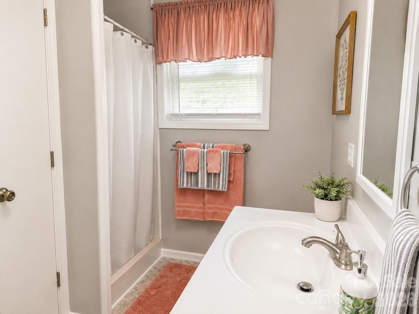 702 Love Joy Road — Canton
