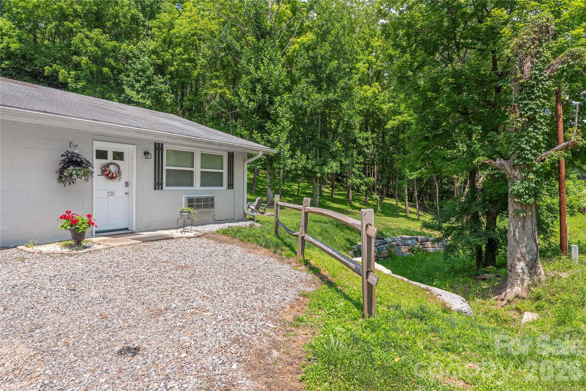 702 Love Joy Road — Canton