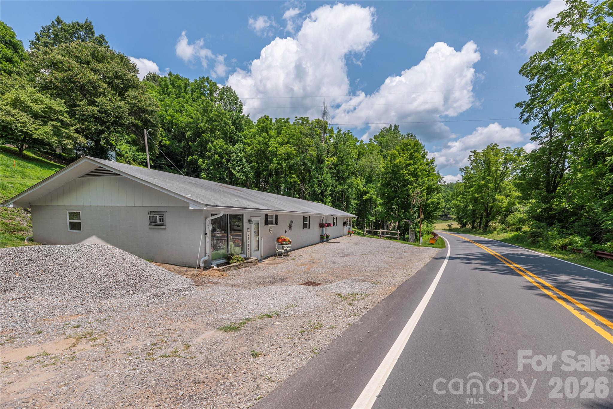 702 Love Joy Road — Canton