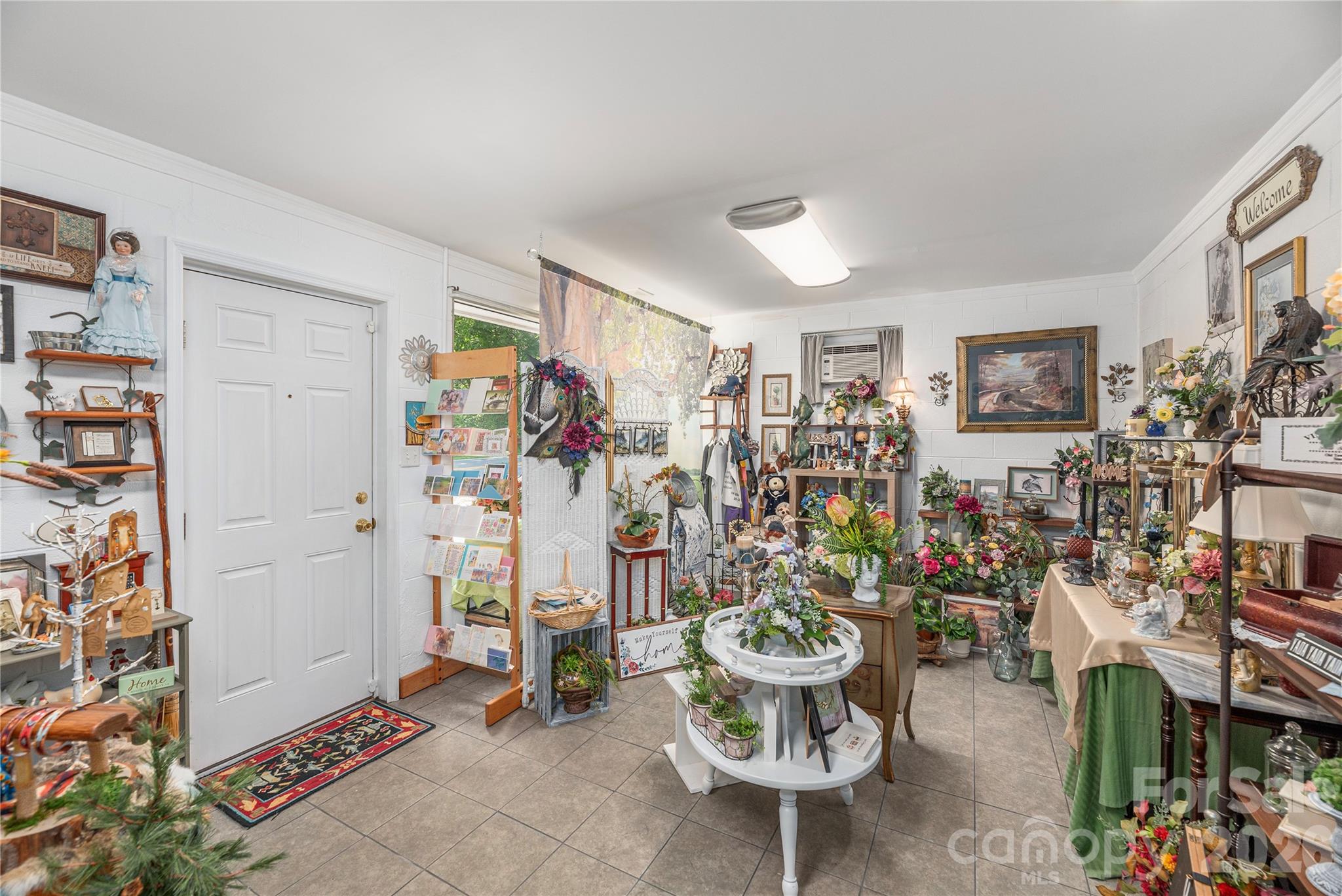 702 Love Joy Road — Canton