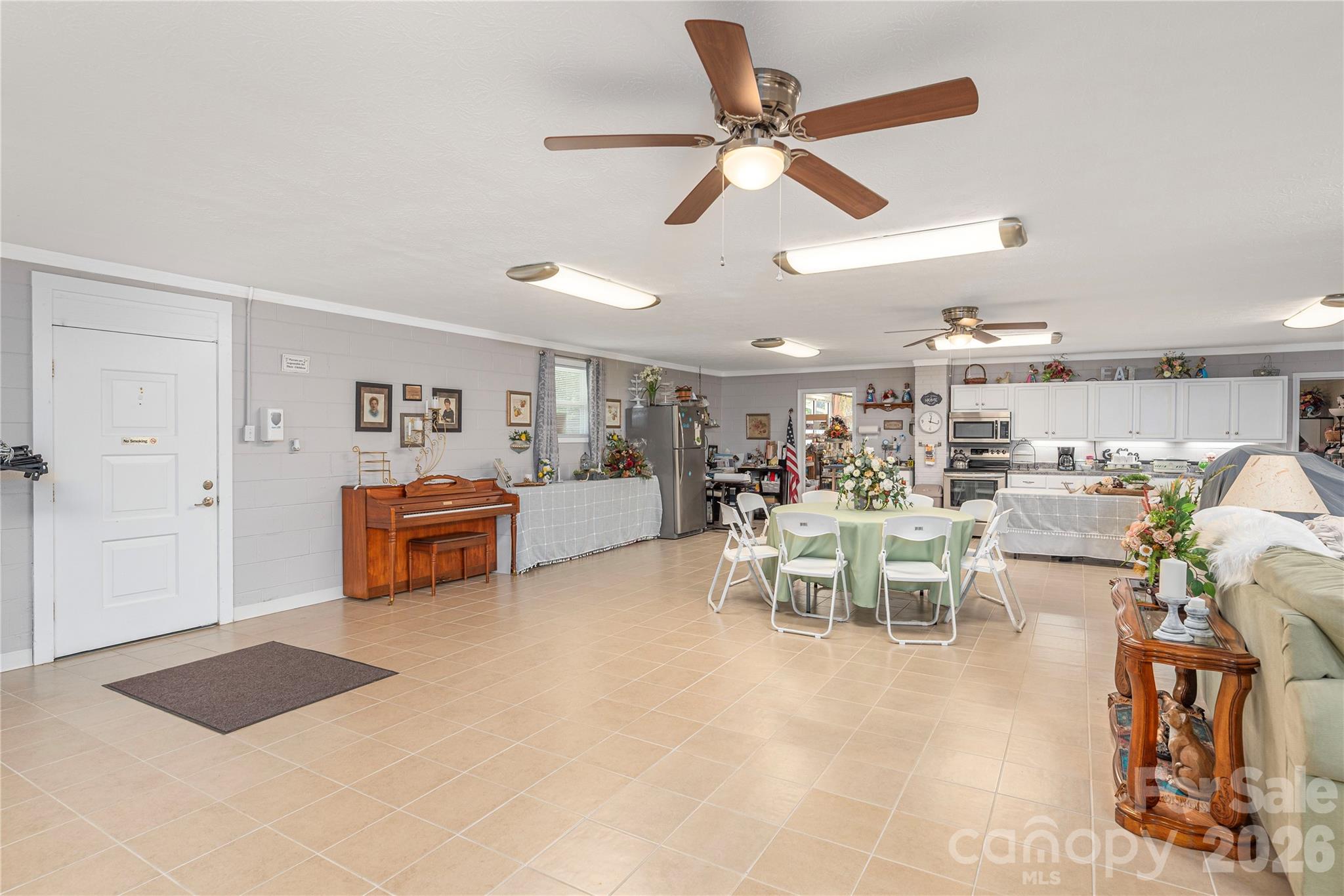 702 Love Joy Road — Canton