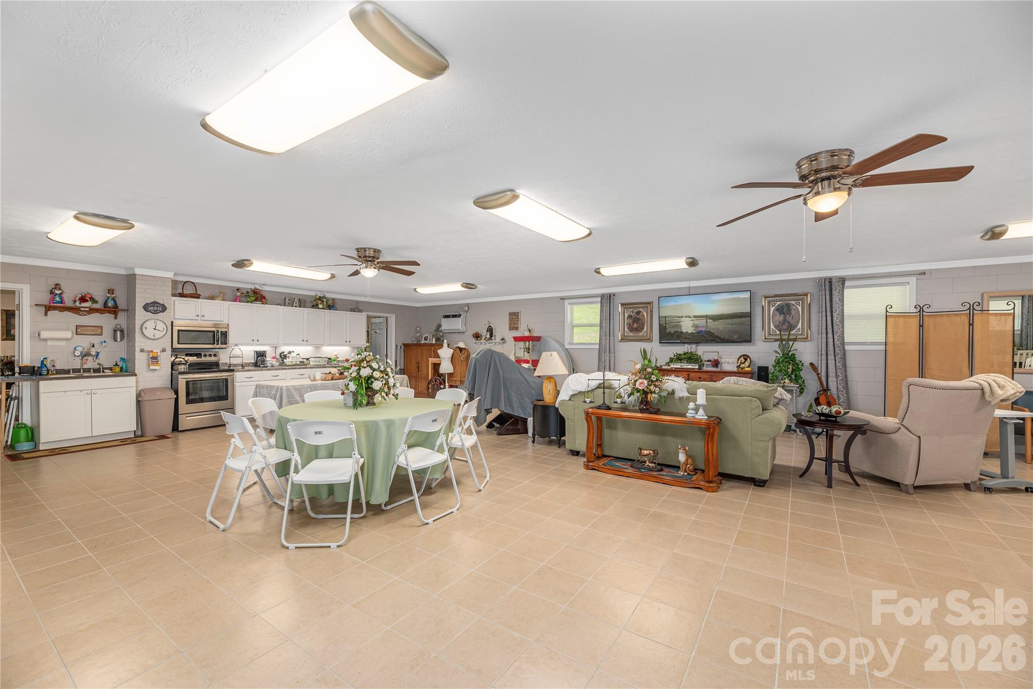 702 Love Joy Road — Canton