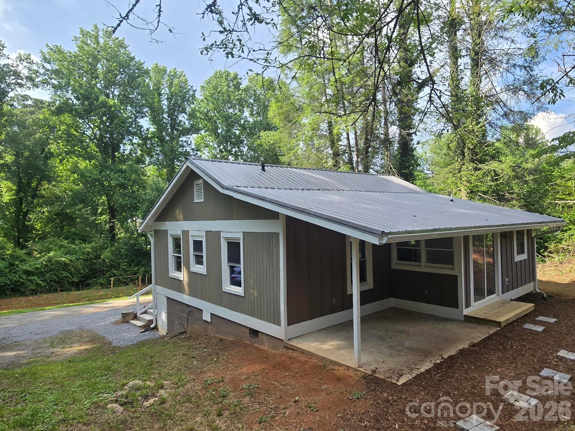61 Wright Lane — Brevard