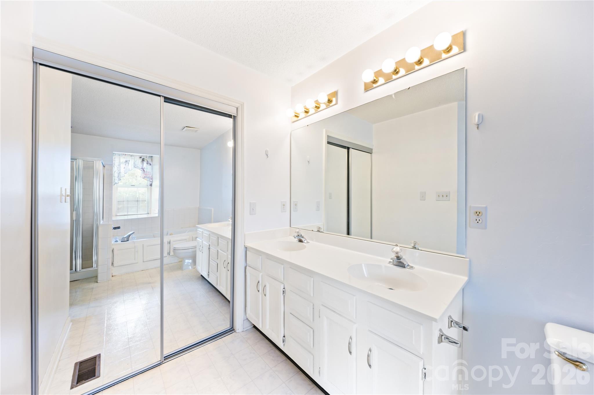 13000 Greycrest Drive — Charlotte