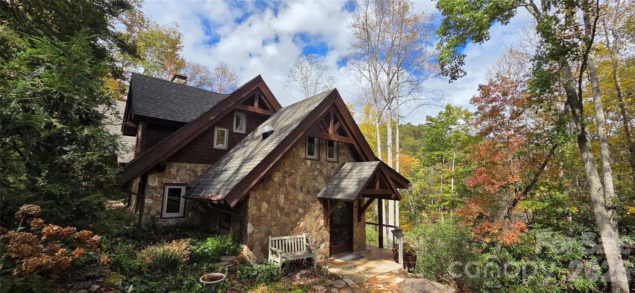 165 Winding Trail — Burnsville
