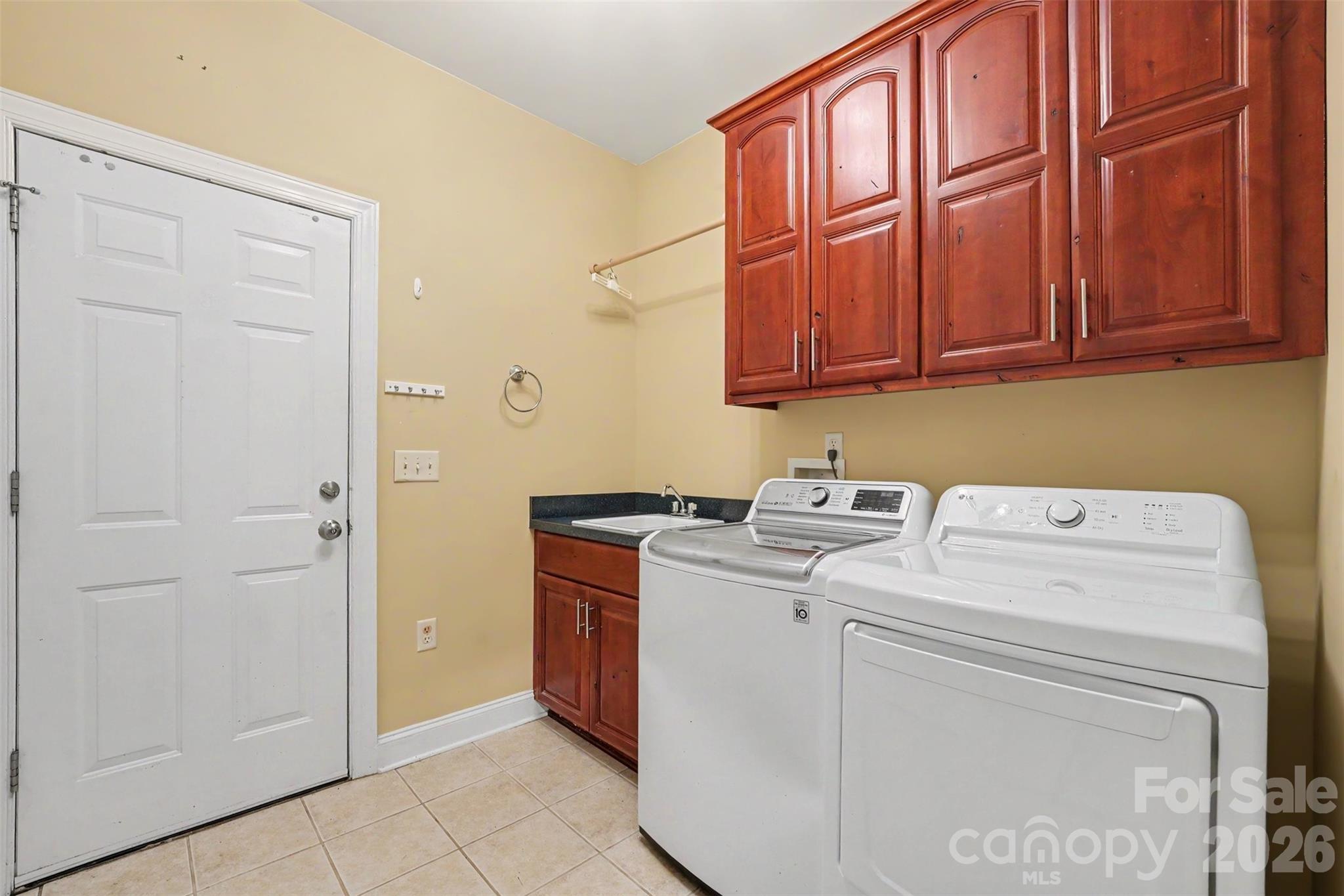 3563 Wandering Lane NE #33 — Hickory