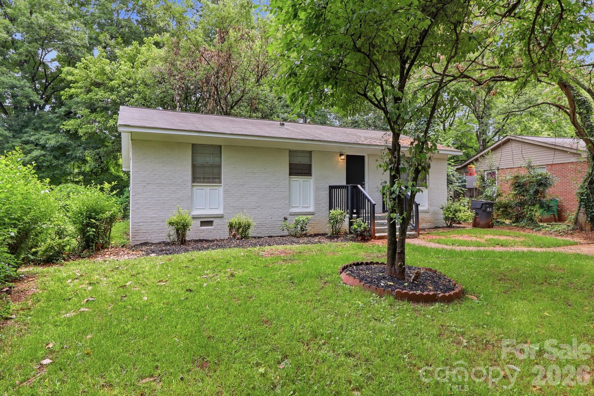 2121 Longleaf Drive — Charlotte