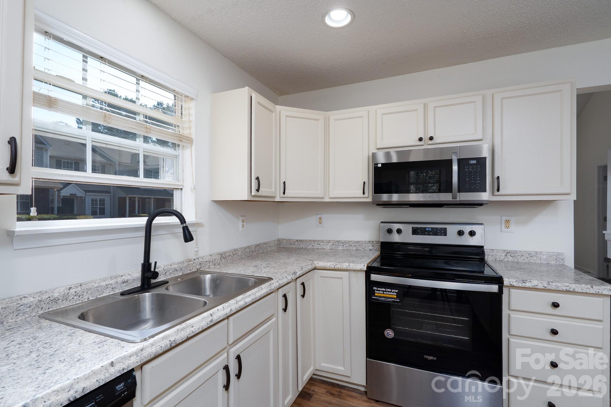 6491 Saint Bernard Way — Charlotte