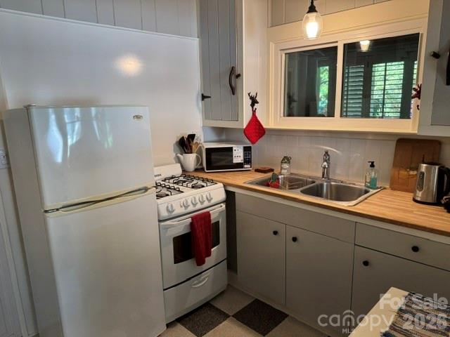 23 Leatherwood Lane — Hendersonville