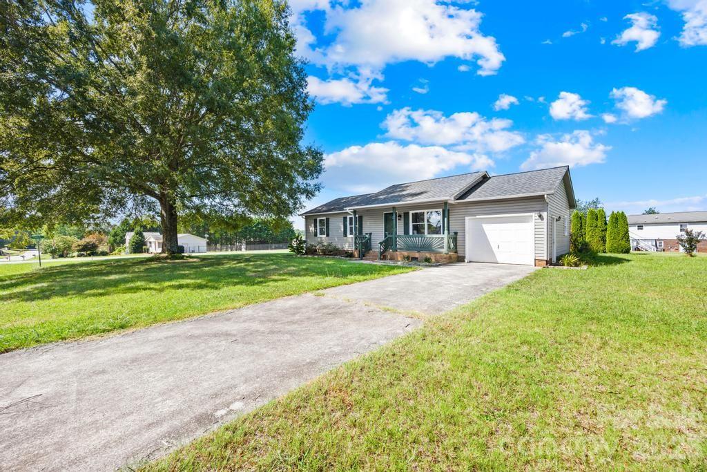 910 Lyndsey Brooke Court — Lincolnton