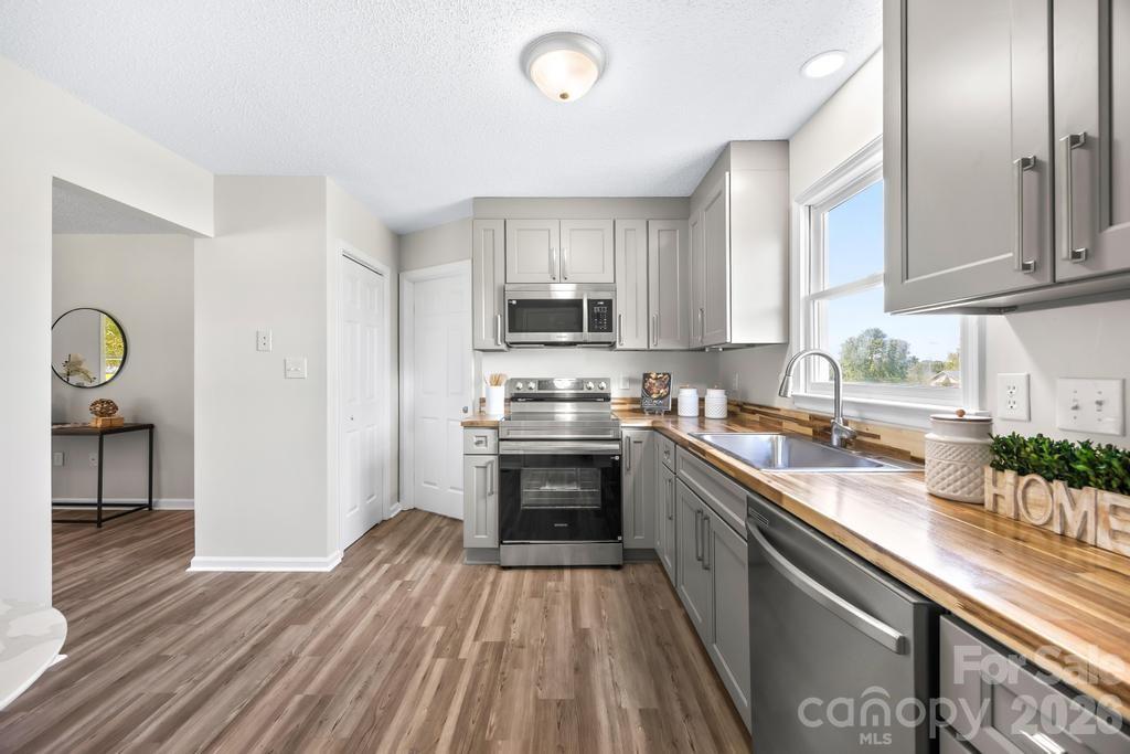 910 Lyndsey Brooke Court — Lincolnton