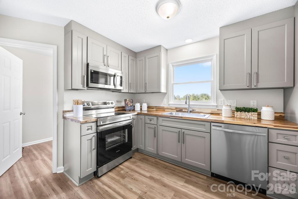 910 Lyndsey Brooke Court — Lincolnton