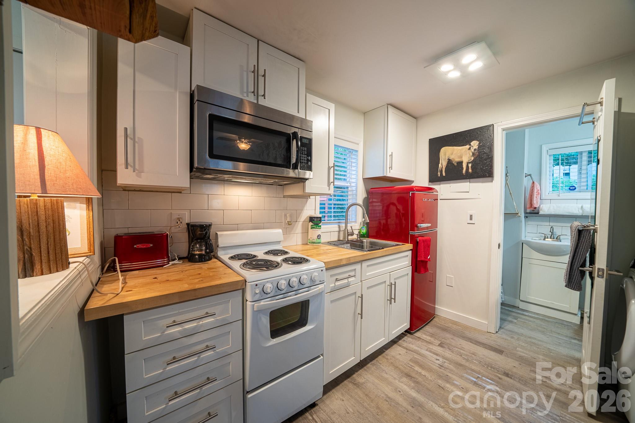 24 Rhododendron Drive — Asheville