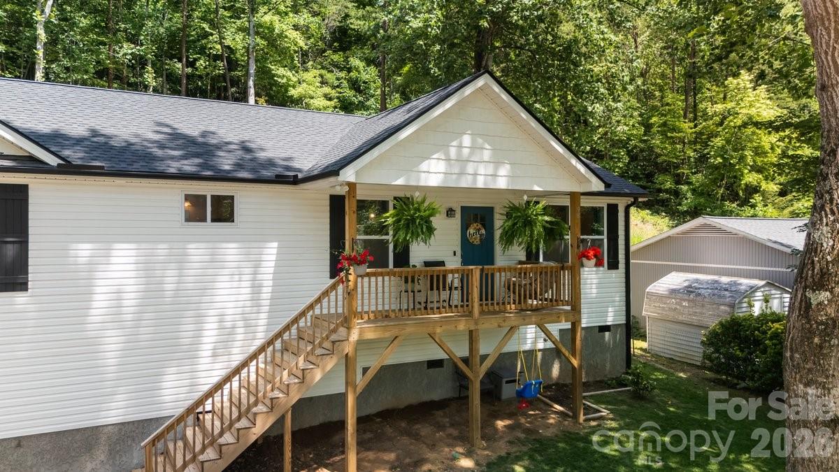 98 Dryid Hill Road — Swannanoa