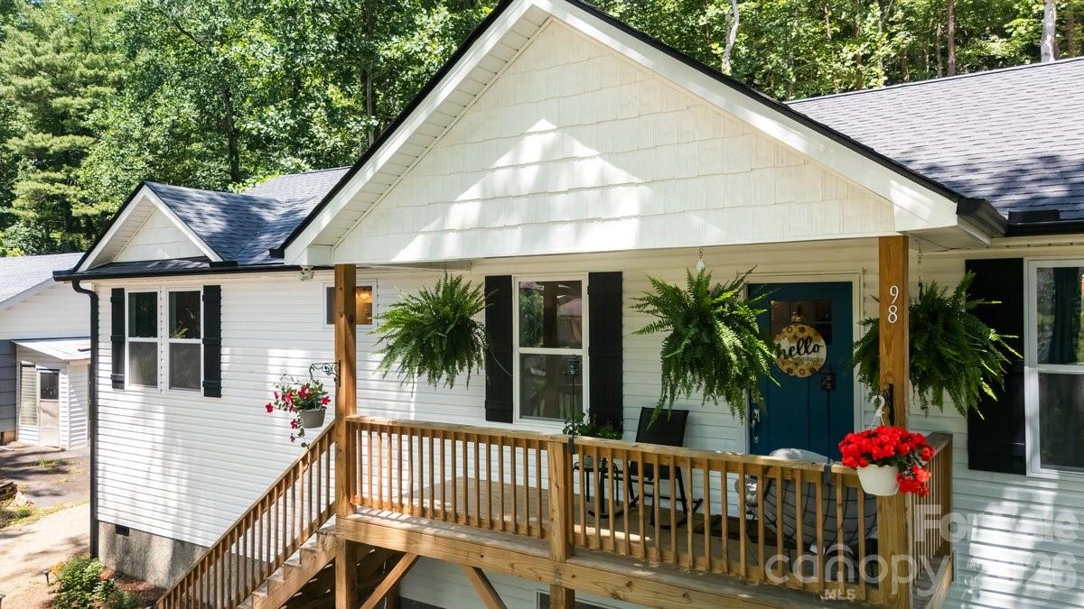 98 Dryid Hill Road — Swannanoa