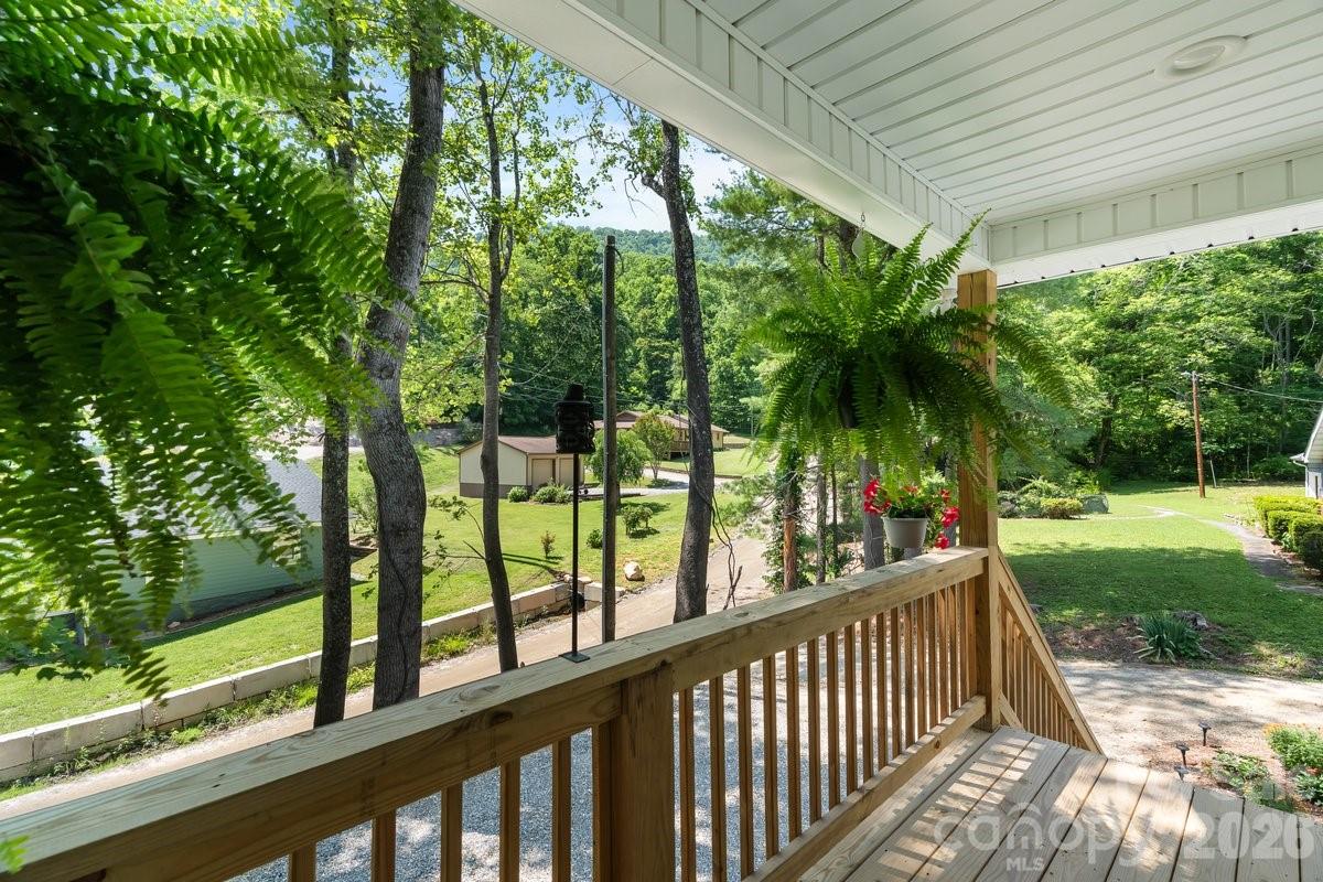 98 Dryid Hill Road — Swannanoa