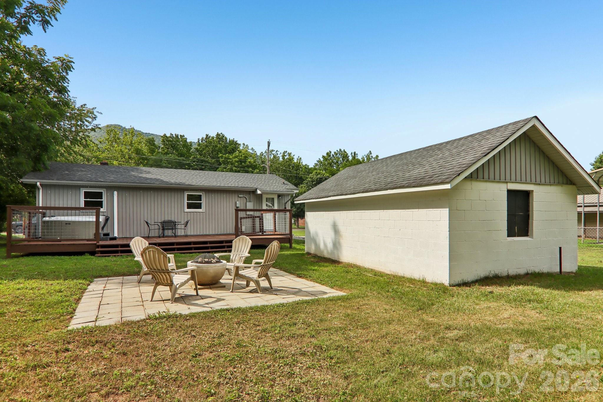 363 Killian Street — Waynesville